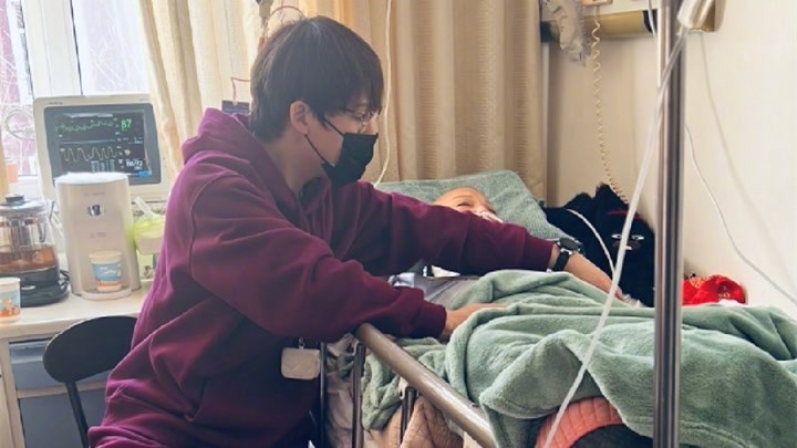 刘维暂时退出娱乐圈！解散工作团队，全力照顾癌症复发的母亲