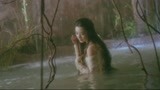 白发魔女传：林青霞在水中嬉戏，张国荣都看呆了！太美了！
