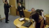 《超级整蛊霸王》：朱茵的性感巅峰，被迫在办公桌上“跳舞”！