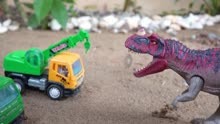 工程车行驶途中遇到恐龙