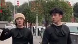 路透：鹿晗张云龙问路路透 指路的网友上车同行带路！
