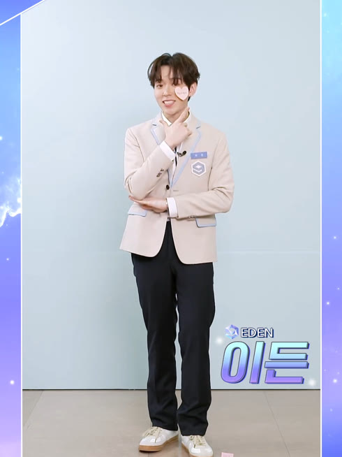 온라인에서 시 이든 자기소개 자막 언어 더빙 언어
